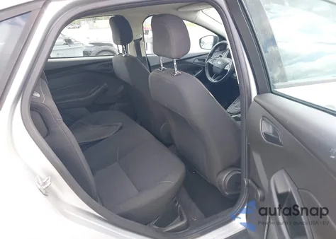 2016 Ford Focus S z USA, uszkodzony, nr VIN 1FADP3E22GL366114